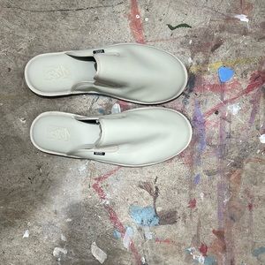 Vans NWOT Mountain Mule Slippers